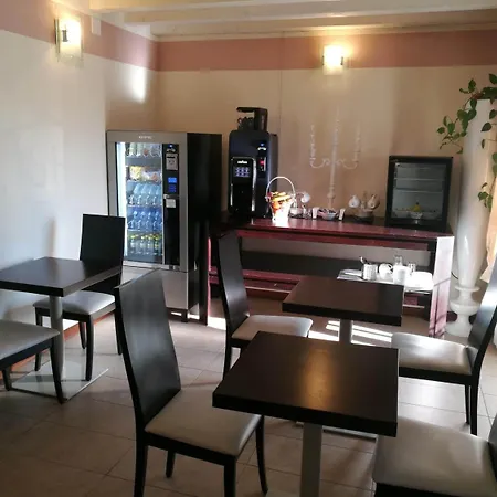 לינה וארוחת בוקר Sweet 4*